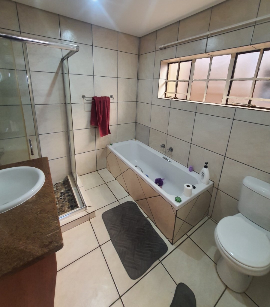 5 Bedroom Property for Sale in Rietfontein A H North West